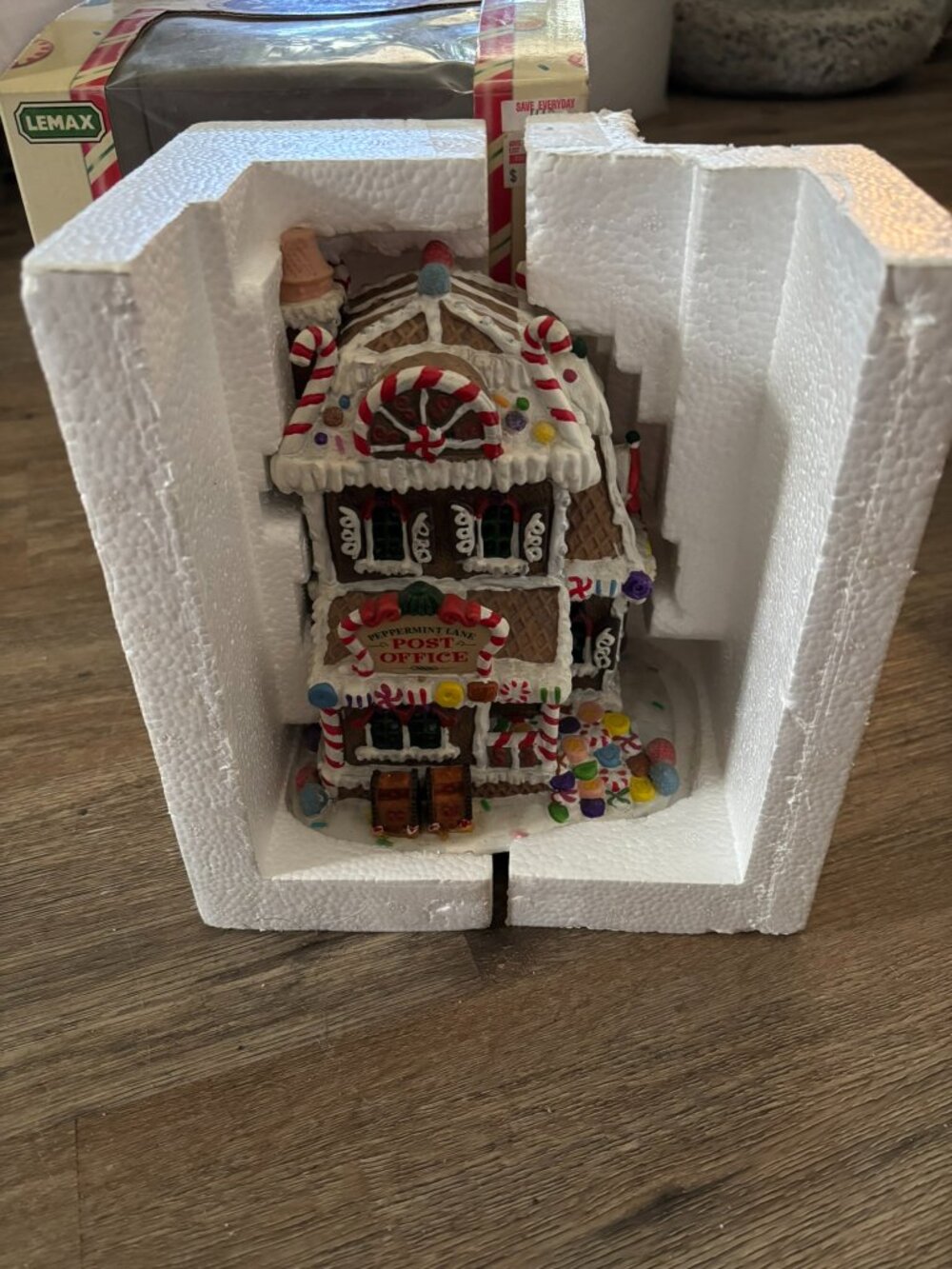 Lemax Sugar N Spice Peppermint Lane Post Office Christmas village light up house